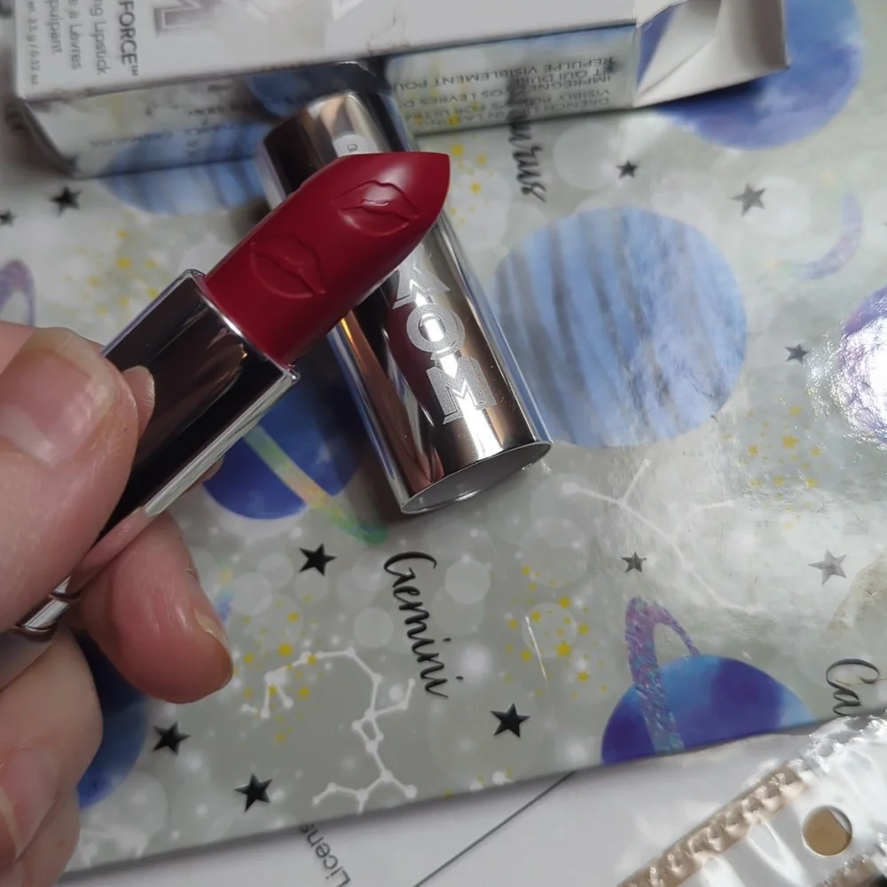 Buxom Full Force Red Plumping Lipstick in Shade Baller NEW